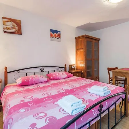 3 Bedroom Gorgeous In Domijanici *