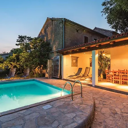 3 Bedroom Gorgeous In Domijanici *
