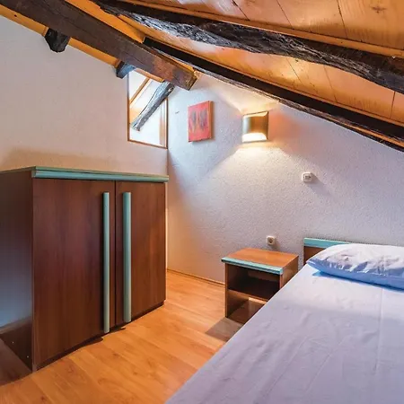 3 Bedroom Gorgeous In Domijanici * Žminj