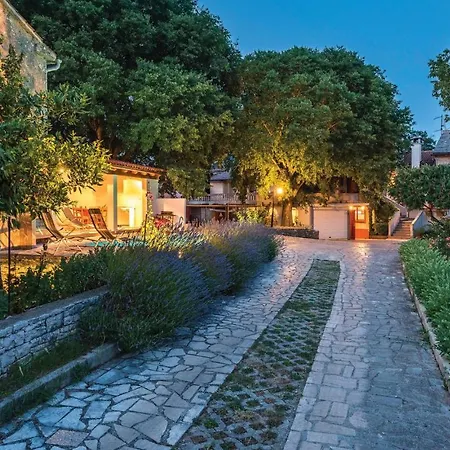 3 Bedroom Gorgeous In Domijanici Feriehus Žminj